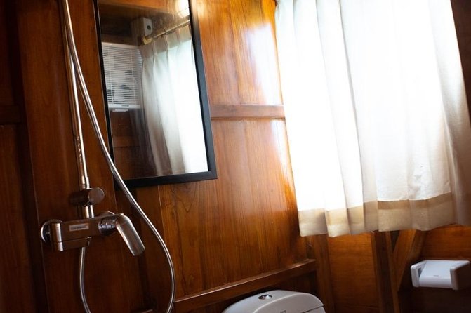 2Days Komodo Tour By Private Boat - Tour Duration and Location