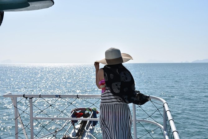 4 Island Tour to Emerald Cave at Koh Mook by Big Boat From Koh Lanta