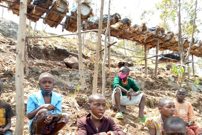 A Scenic Trek Through Villages and Rolling Hills in Rwanda
