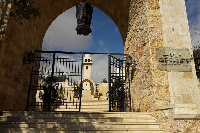 Ammans 7 Sleepers Cave, 3 Mosques and Amman City Private Tour