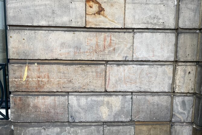 Amsterdam Urban Legend Scavenger City Game - Included Items