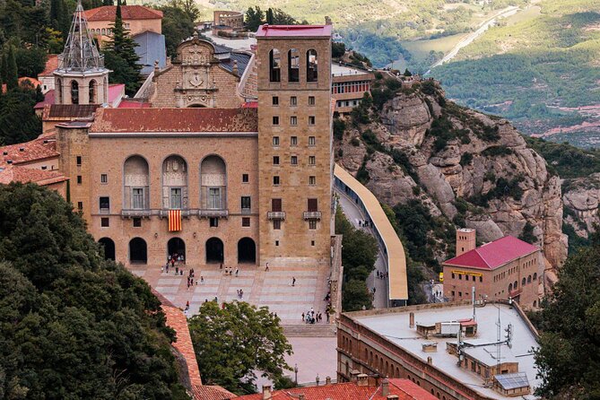 Barcelona To Montserrat Premium Half Day Guided Tour - What To Expect
