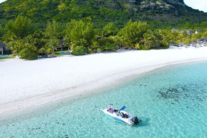 Bel-Ombre: Private Boat, Swimming With Dolphins, Lunch on the Island - Tour Highlights