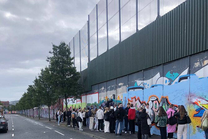 Belfast City Murals and Peace Walls Private Tour