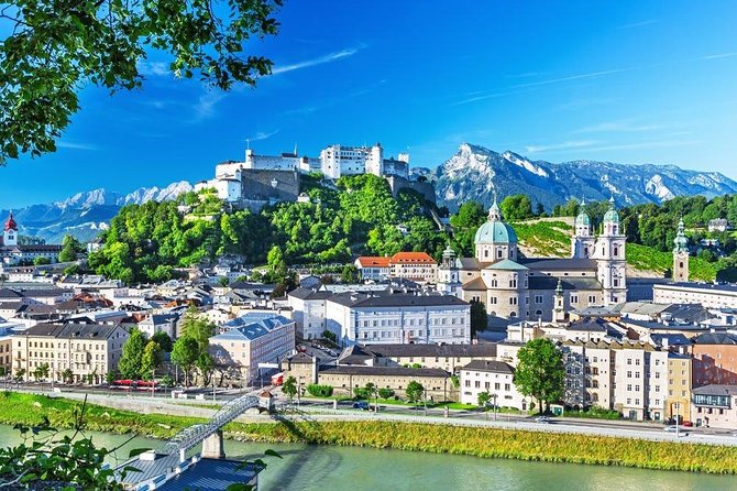 Budapest to Salzburg - 2h of Sightseeing Private Car Transfer