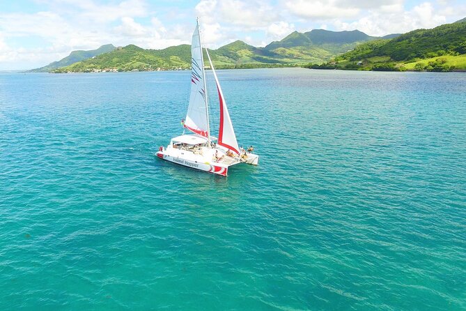 Catamaran BOAT TO ILE AUX CERF & GRSE With Lunch & Snorkelling