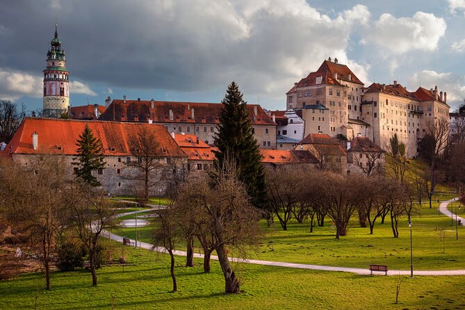Cesky Krumlov Scavenger Hunt and Best Landmarks Self-Guided Tour - Inclusions and Meeting Point