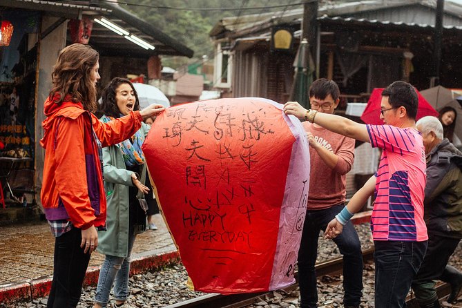 City Discovery: Pingxi, Shifen & Jiufen Private Day Trip - Tour Highlights