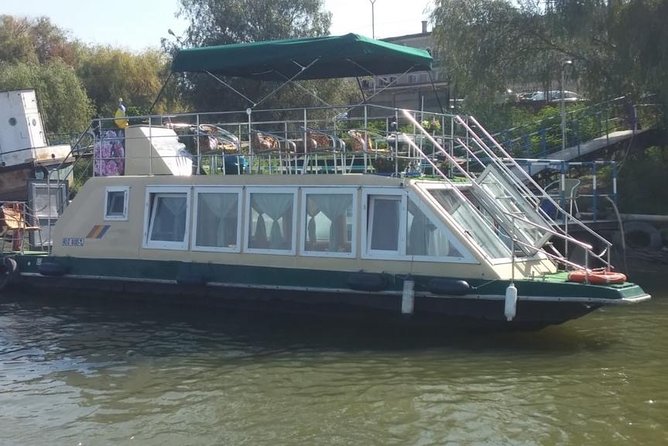 **Danube Delta Trips on the Camely Boat: Departing From Tulcea** - Boat Features
