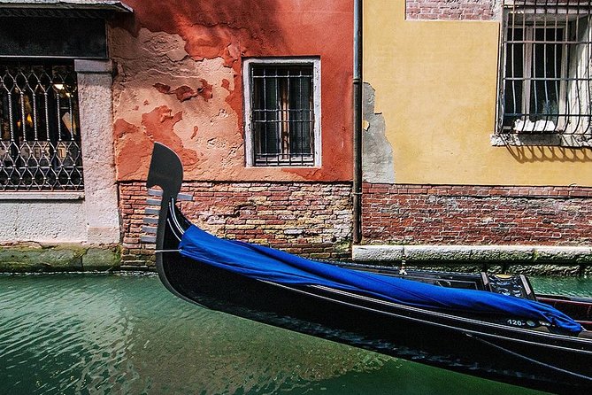 Dinner in a Noble Palace & Private Gondola Ride - Inclusions and Details