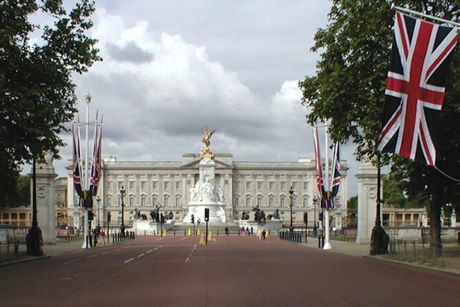 Experience Changing the Guard Royal Tour in London - Meeting Point