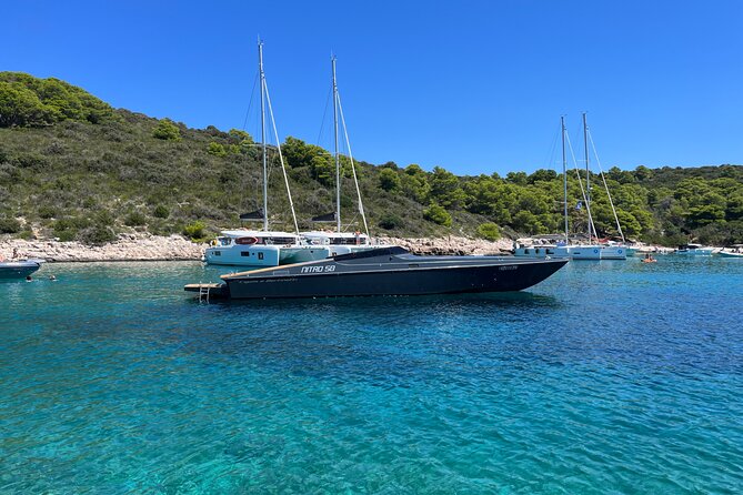 Experience Private Nitro 50 Powerboat in Hvar - Included Amenities