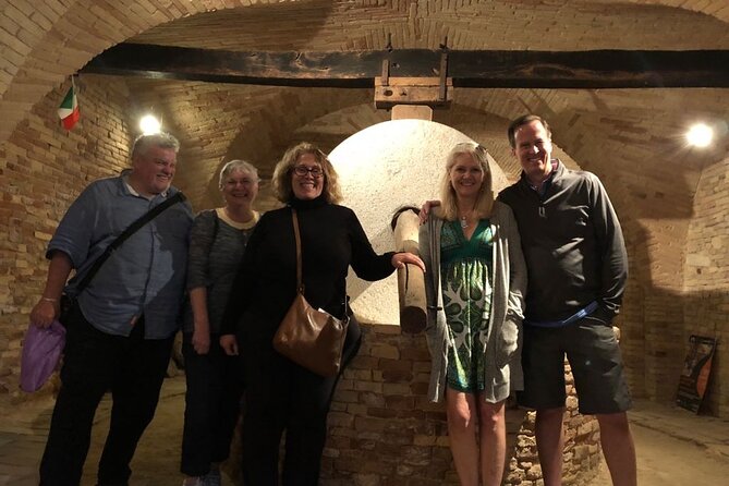 Extra Virgin Olive Oil Walking Tour With Lunch in the Museum - Olive Oil Tasting Experience