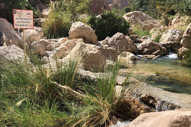 Full-Day Private Guided Wadi Shab and Bimmah Sink Hole Tour - Tour Itinerary