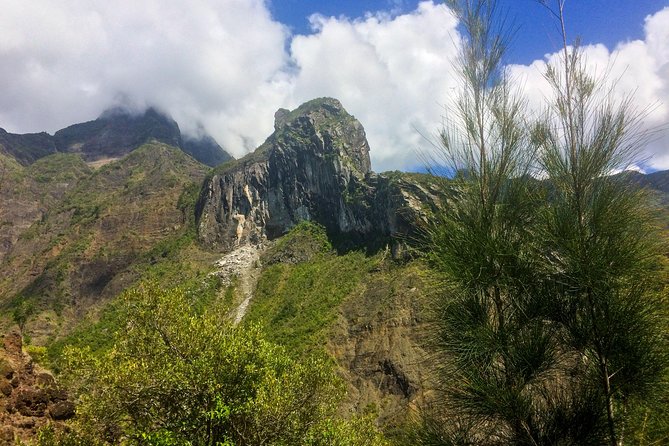 Hiking: La Chapelle, Cilaos. - Inclusions and Exclusions