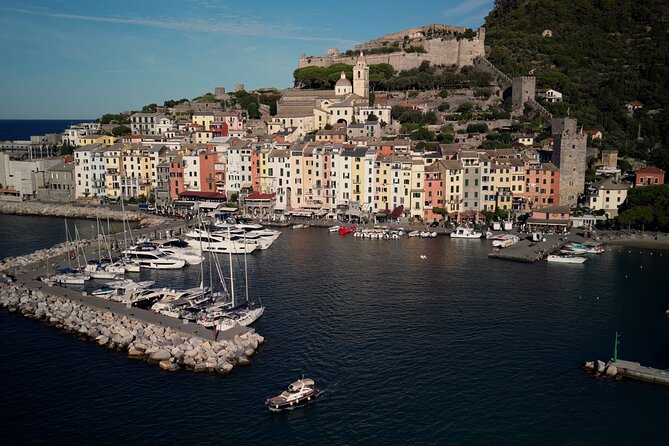 In Barca Alla Porte Delle Cinque Terre HD - Tour Overview