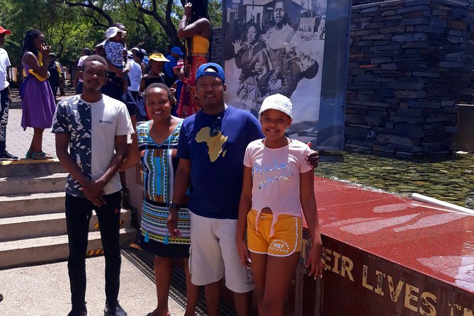 Johannesburg Exploration Tour(Jo-Burg/Soweto & Apartheid Museum)