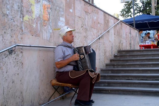 Kiss Me Now - City Tour of Chisinau!