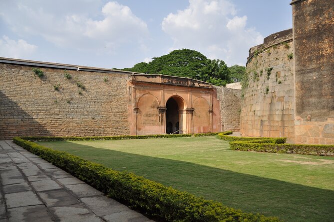 Lalbagh+Bull Temple+Tipu Palace+Market+Lunch=Bangalore City Tour - Tour Details