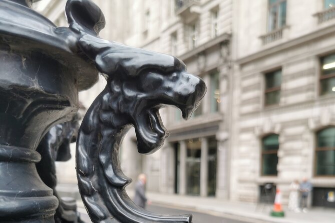 London Historical Sightseeing Walking Tour - Bull and the Dragon - Meeting Point