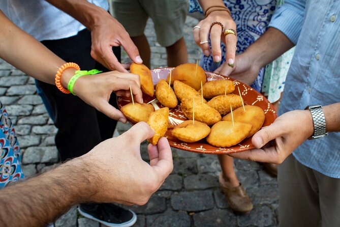 Old School to New School Tour in Porto With Food & Wine Tasting - Tour Overview