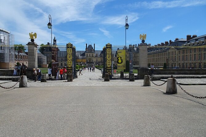 Private Day Trip From Paris to Fontainebleau With a Local Driver - Transportation Details