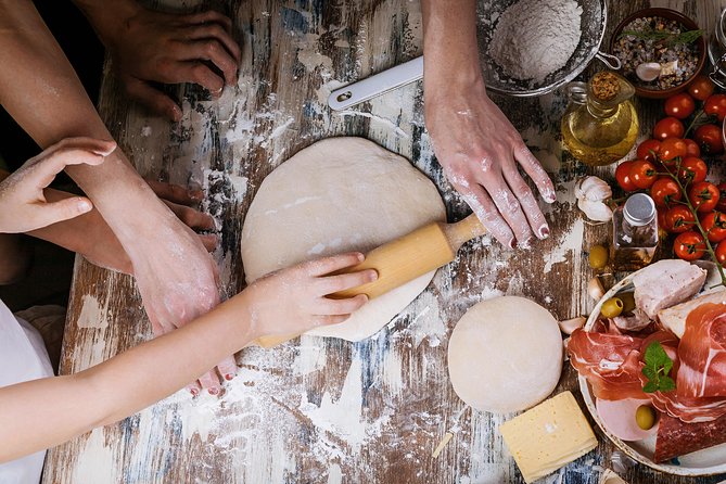 Private Pizza & Tiramisu Class at a Cesarinas Home With Tasting in La Spezia - Reviews and Ratings