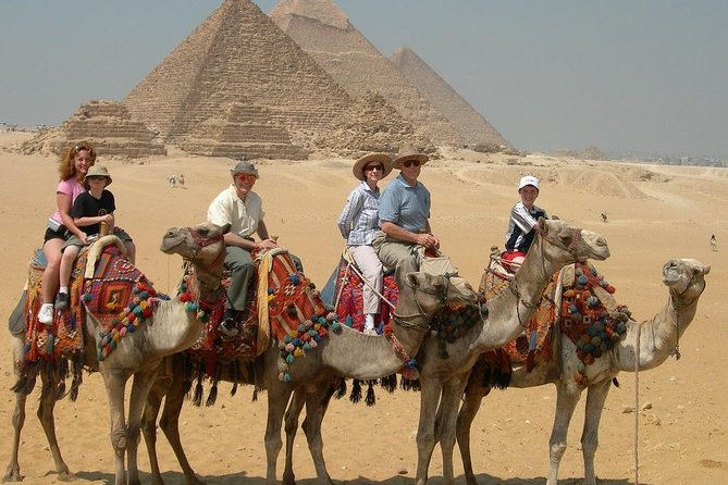 Private Tour to Giza Pyramids, & the National Museum & Old Coptic City & Bazaar