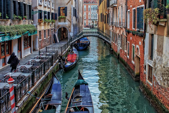 Private Transfer From Budapest to Venice With 2h of Sightseeing - Meeting and Pickup