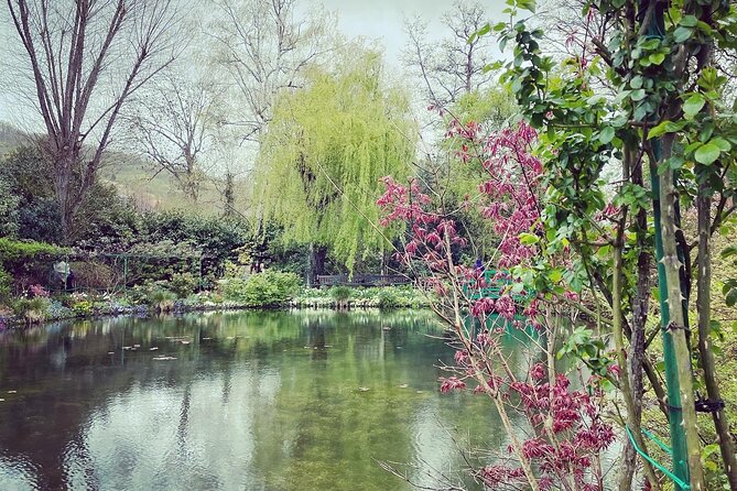 Private Transfer From Paris to Bayeux / Caen With Stop in Giverny