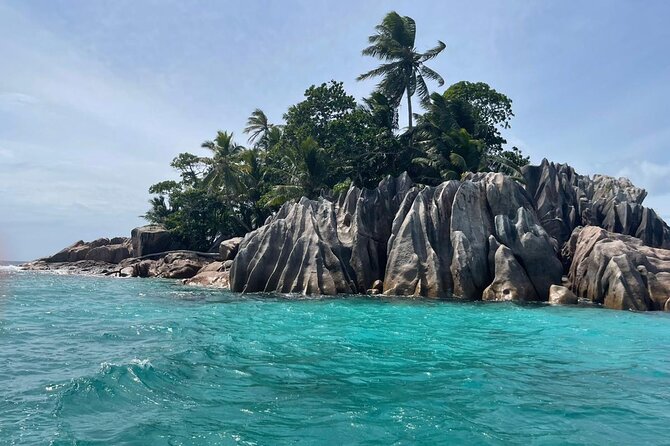 Private Transfer From Seychelles International Airport to Mahé - Service Details