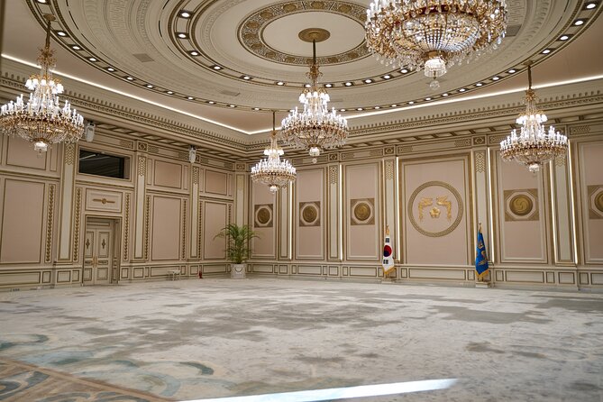 Rare Chance : The Koreas White House Walking Tour
