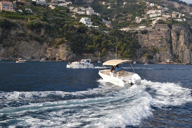 RENT Allegra All 19 Open 40 Hp WITHOUT LICENSE