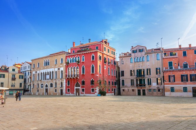 Self-Guided Virtual Tour of Casanova: a Venetian Tale of Passion