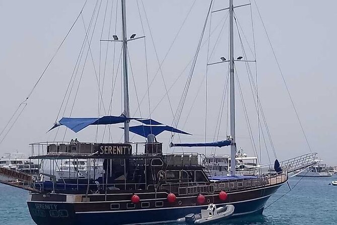 Sharm El Sheikh by Night Dinner on Yacht With Belly Dancer Show - Inclusions and Amenities