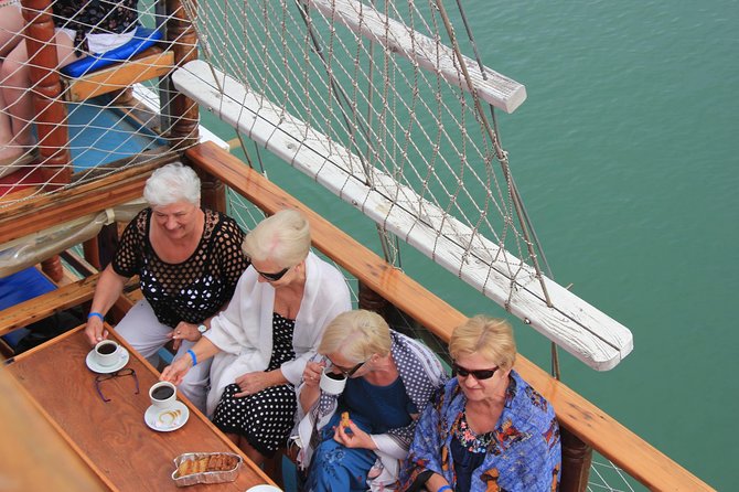 Side: Boat Tour With Lunch and Foam Party