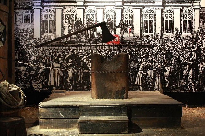 Step Into the Clink Prison & See 15 Amazing London Sights - Buckingham Palace