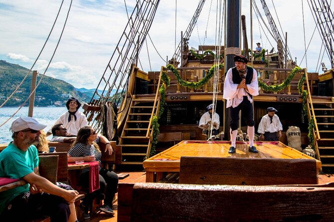 Sunset Panorama Cruise With a Live Show on a Wooden Galleon - Experience Highlights