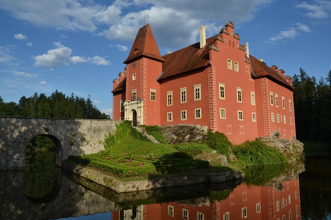 Telc And Cervena Lhota Chateau Private Tour From Prague - Pickup Information