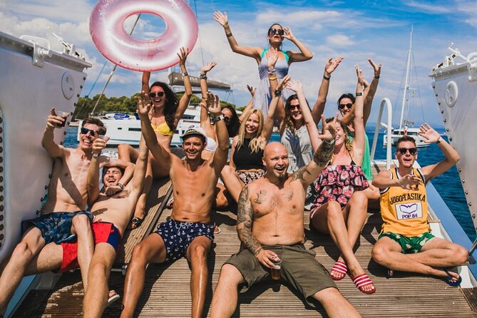 Three Islands Boat Tour From Split With Lunch and Drinks Included