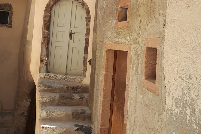 Tradional Villages of Santorini – Let the Locals Guide You
