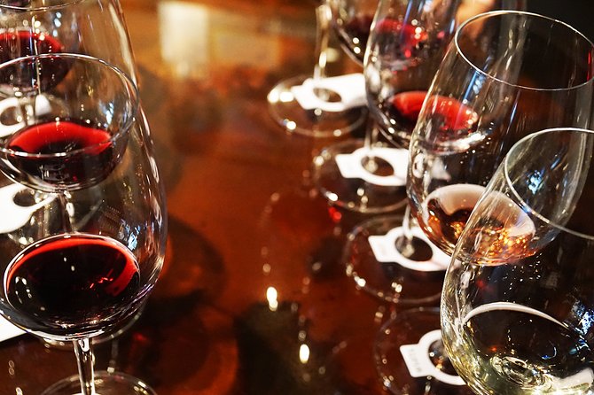 Wines Tour and Tasting With History in Atalaia