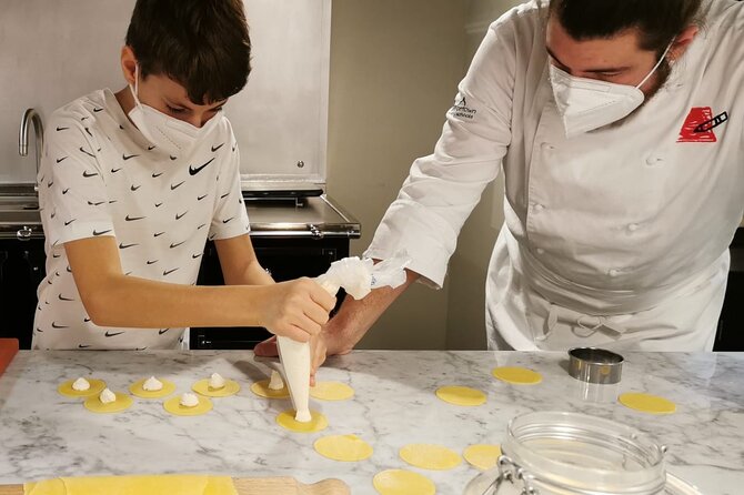 2-Hour Cooking Course of Delicious Desserts for Families in Milan
