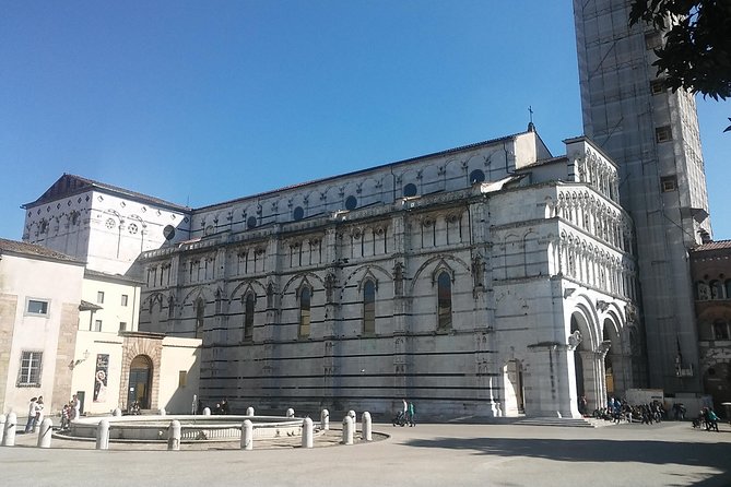 2-Hours Relax Walking Tour Through Lucca