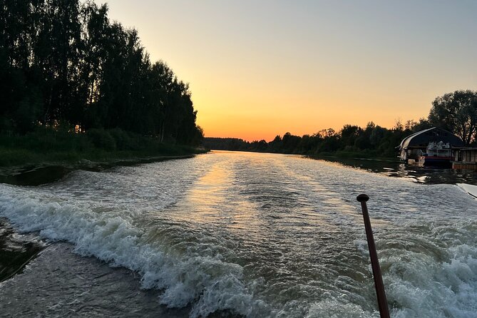 4-Hour Private Guided Luxury Boat Tour in Tartu - Included Amenities
