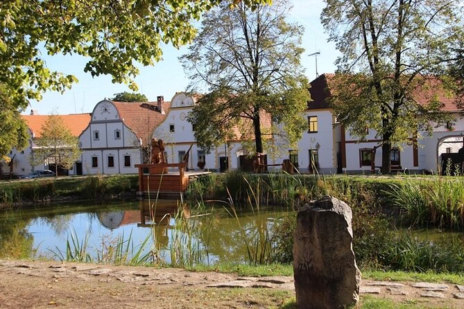 5h Vintage KRUMLOV~HLUBOKA~HOLASOVICE Road Trip