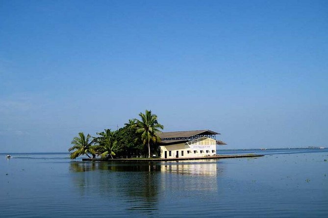 8 Days Kerala Private Tour (3 Star) With Munnar, Houseboat & Cab- Iris Holidays - Accommodation Details