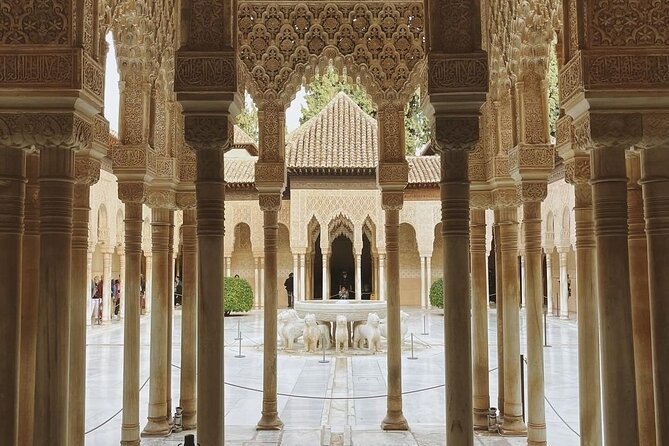 Alhambra Skip the Line Small Group Tour With Nasrid Palaces - Meeting Point Details