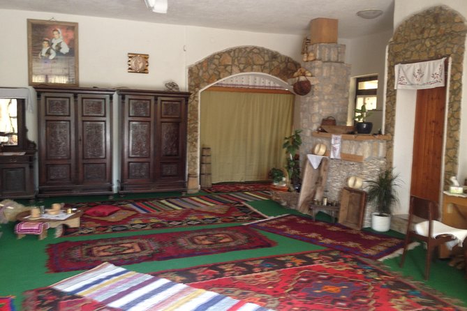 Authentic Antique Museum Home - Visitor Experience