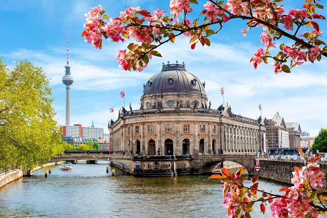 Berlins Sights in Style on a River Spree Cruise